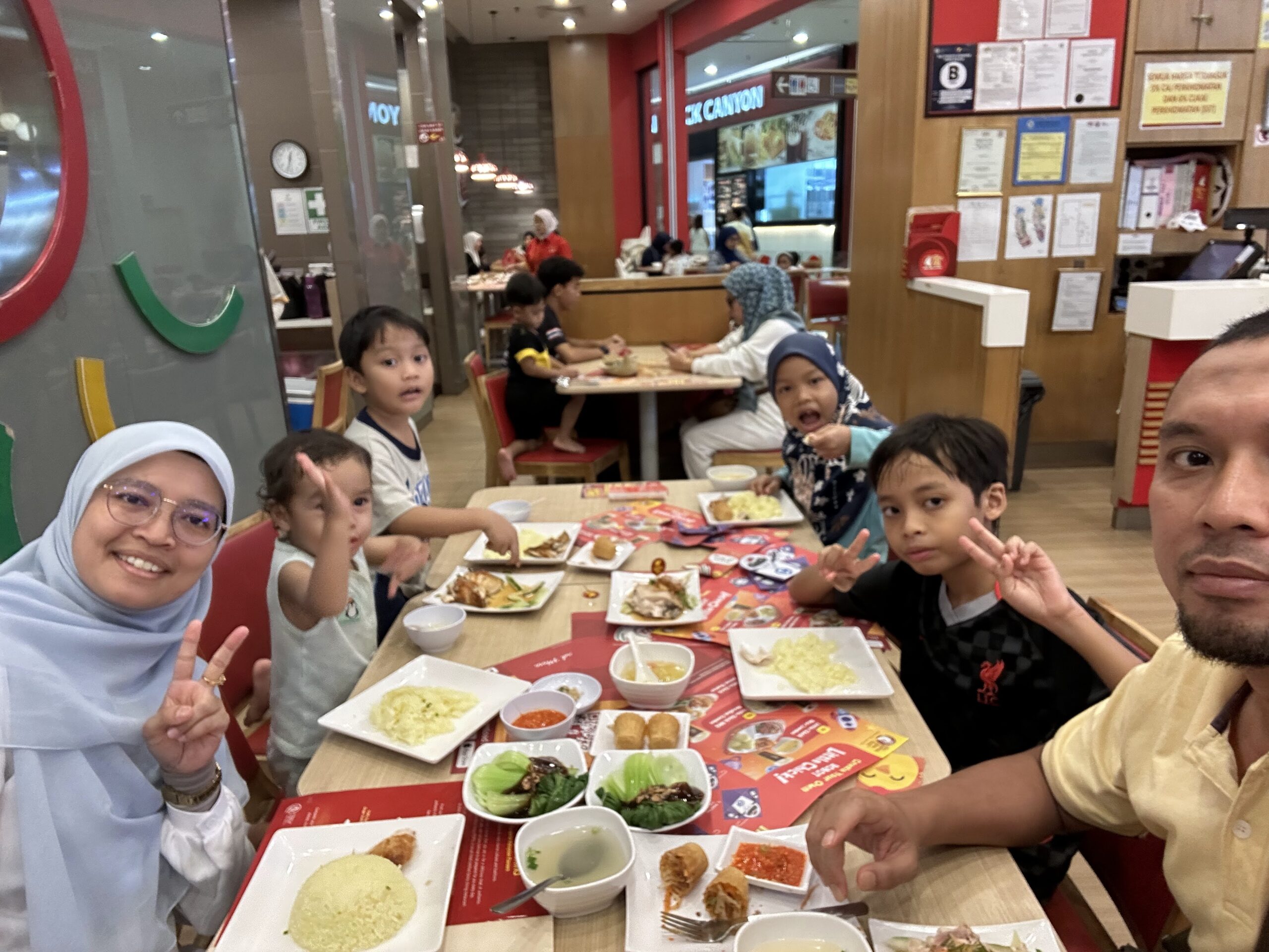 Family Time di Chicken Rice Shop AEON Majung – Tempat Makan Selesa & Best